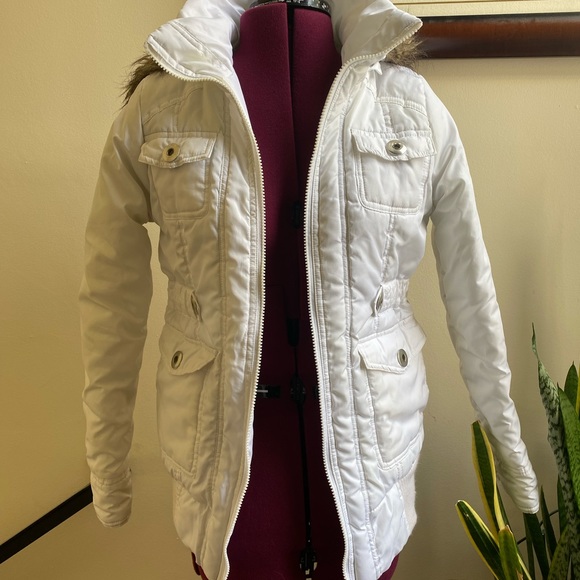 Dollhouse White Faux Fur Hood Belted Puffer Coat. Small. - Picture 5 of 13